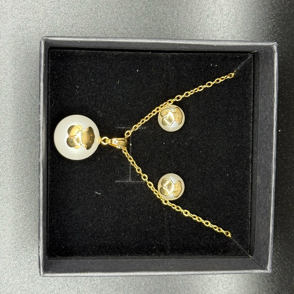 Elegant Gold and pearl Pendant Necklace earring Set